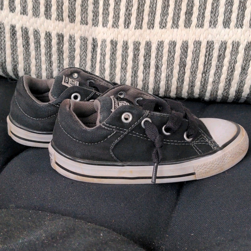 Converse little boy shoe